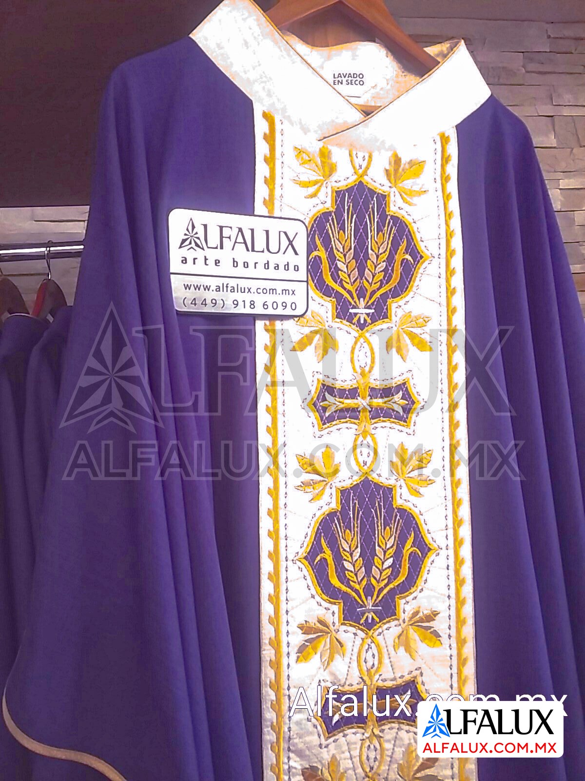 18 CORPUS Morado Central Brocado 322